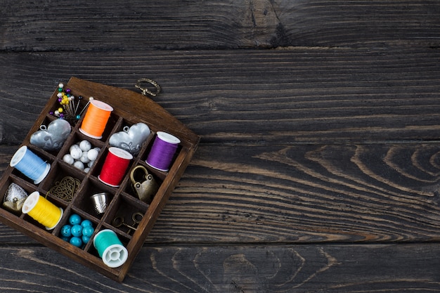 Zestawy i igły w skrzynce